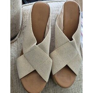 Sonoma Shoes Womens 8.5 Memory Foam Sandals Cork Wedge Beige criss-cross canvas